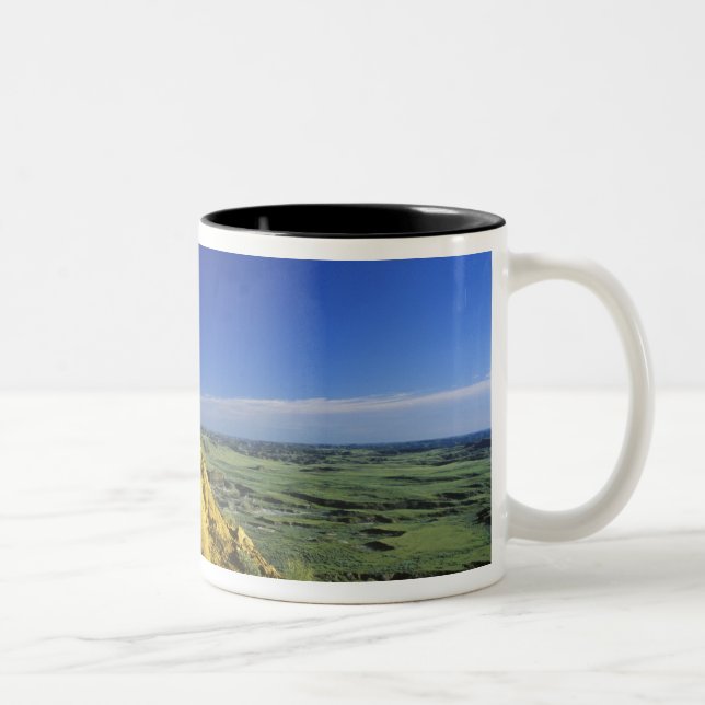 Caneca De Café Em Dois Tons Monumento de arenito na área de Hell Creek perto (Direita)
