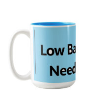 Mug de café com pouca grana