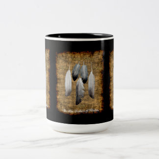 Caneca De Café Em Dois Tons Mug, Designer de Penas de Paz Americano Nativo
