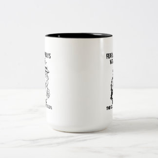 Caneca De Café Em Dois Tons Mug- "Medo veste o casaco da razão"