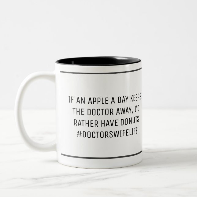 Caneca De Café Em Dois Tons Mulher do Doutor Engraçada Apple A Day (Esquerda)