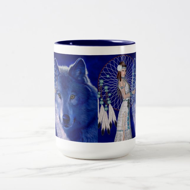 Caneca De Café Em Dois Tons Mulher do nativo americano & design azul do lobo (Centro)