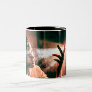 Caneca De Café Em Dois Tons Mulher na Luz e Fumaça