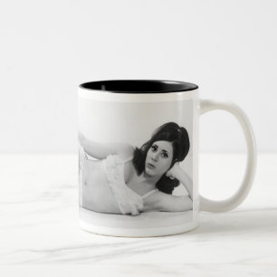 Caneca De Café Em Dois Tons Mulher no roupa de banho