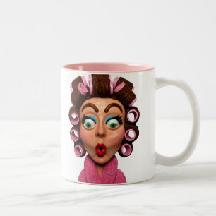 Caneca De Café Em Dois Tons Mulher que veste encrespadores