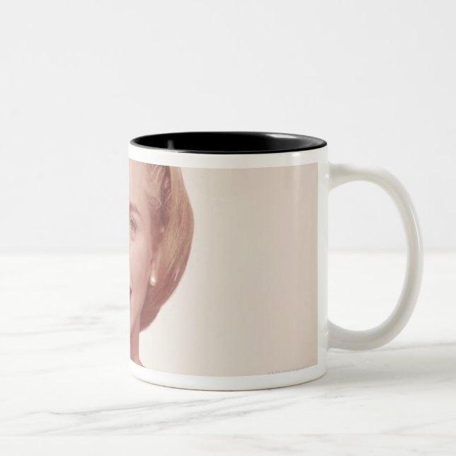 Caneca De Café Em Dois Tons Mulher que veste o lenço (Direita)