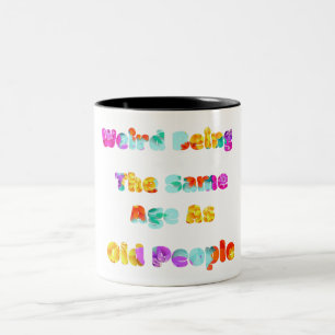 Caneca De Café Em Dois Tons Mulheres É Estranho Ter A Mesma Idade Que Pessoas 