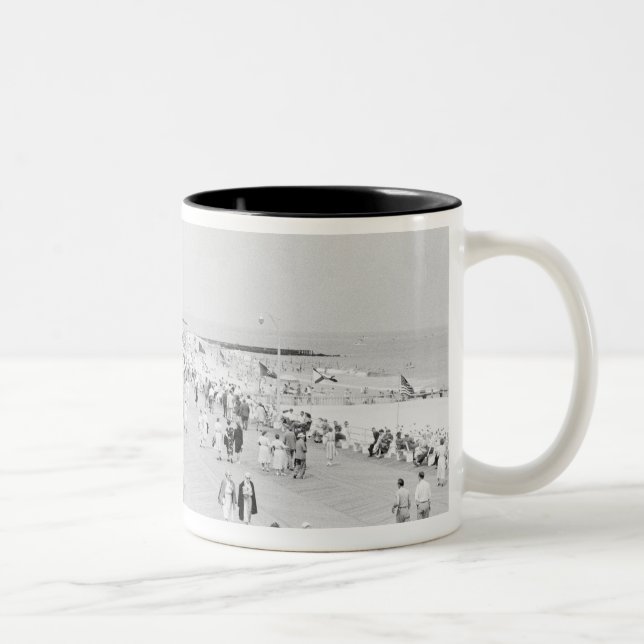 Caneca De Café Em Dois Tons Multidões 2 (Direita)
