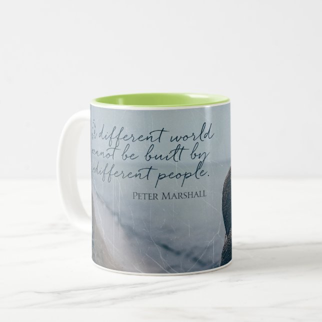 Caneca De Café Em Dois Tons Mundo Diferente (Frente Esquerda)
