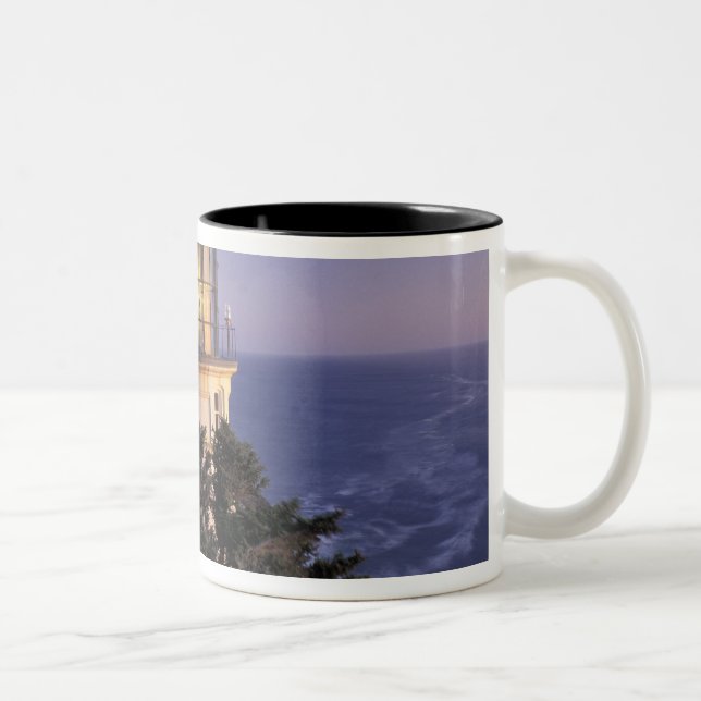 Caneca De Café Em Dois Tons NA, EUA, Oregon, Farol Heceta Head, (Direita)