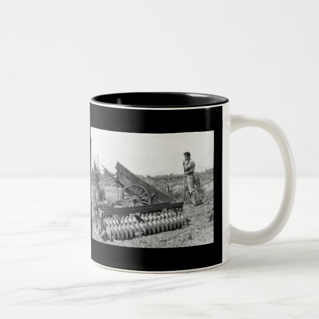Caneca De Café Em Dois Tons Na fazenda in 1940 (Direita)