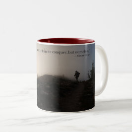Caneca De Café Em Dois Tons Não é a montanha que conquistamos, mas a nós mesmo