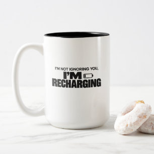 Caneca De Café Em Dois Tons Não Estou Ignorando Você, Estou Recarregando – Eng