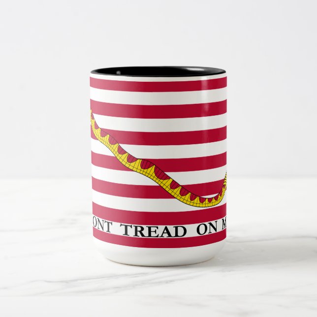 Caneca De Café Em Dois Tons Não me pise no Naval Jack dos EUA (Centro)