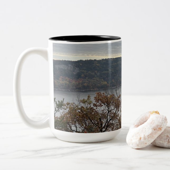 Caneca De Café Em Dois Tons Natureza do Lago (Com Donut)