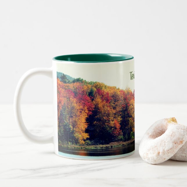 Caneca De Café Em Dois Tons Natureza Personalizada Do Pond De Folhagem De Qued (Com Donut)