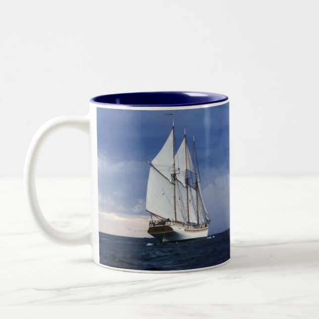 Caneca De Café Em Dois Tons Navio de navigação no mar Báltico (Esquerda)