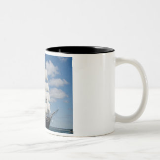 Caneca De Café Em Dois Tons Navio de navigação velho
