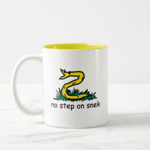 Caneca De Café Em Dois Tons Nenhum passo na paródia de snek Gadsden SnekRight