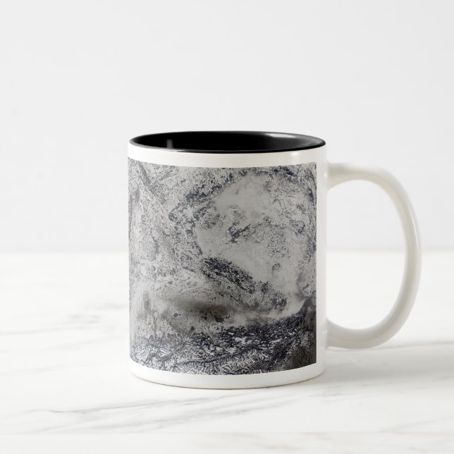 Caneca De Café Em Dois Tons Neve na Europa (Direita)