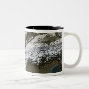 Caneca De Café Em Dois Tons Neve, névoa, e baixas nuvens em Europa ocidental