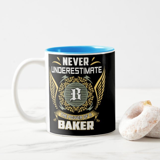 Caneca De Café Em Dois Tons Never Underestimate The Power Of A Baker (Com Donut)
