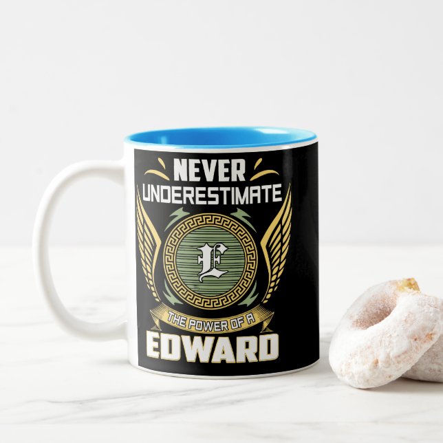 Caneca De Café Em Dois Tons Never Underestimate The Power Of A Edward (Com Donut)
