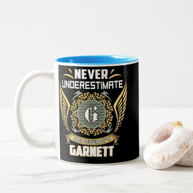 Caneca De Café Em Dois Tons Never Underestimate The Power Of A Garnett (Com Donut)