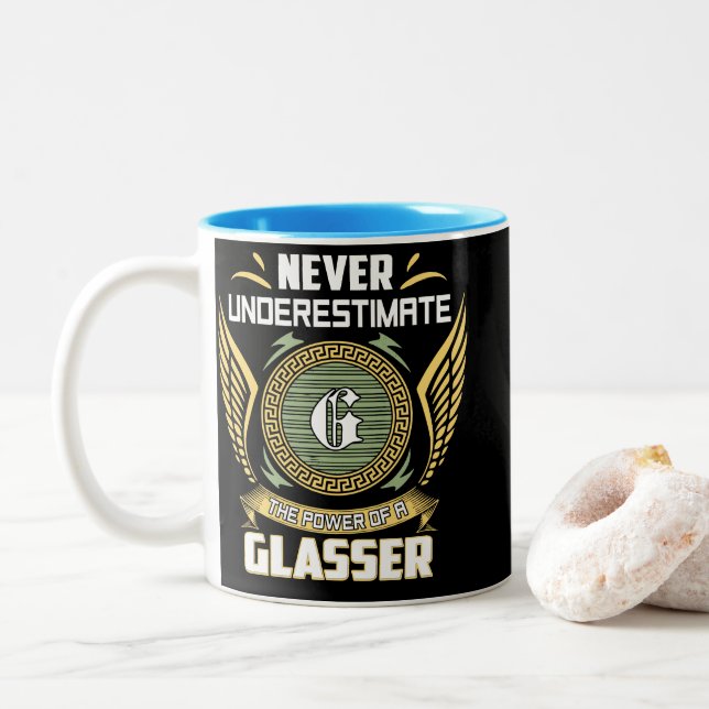 Caneca De Café Em Dois Tons Never Underestimate The Power Of A Glasser (Com Donut)