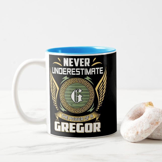Caneca De Café Em Dois Tons Never Underestimate The Power Of A Gregor (Com Donut)