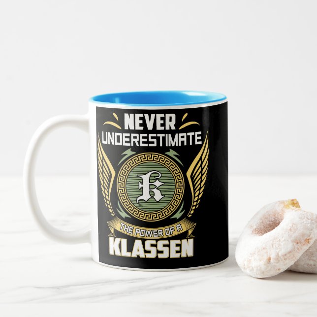 Caneca De Café Em Dois Tons Never Underestimate The Power Of A Klassen (Com Donut)
