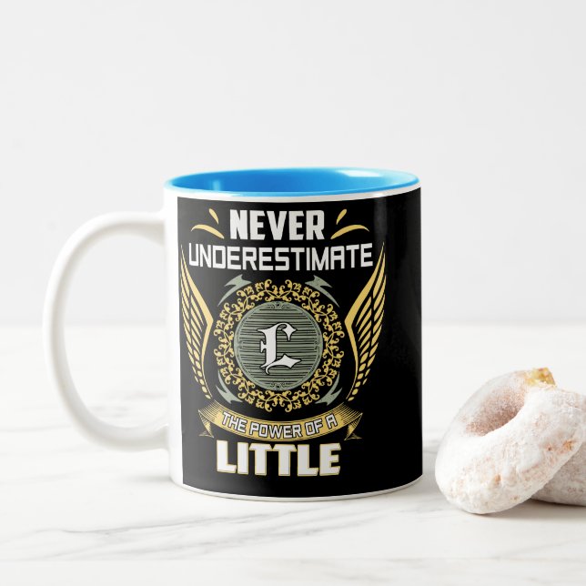 Caneca De Café Em Dois Tons Never Underestimate The Power Of A Little (Com Donut)