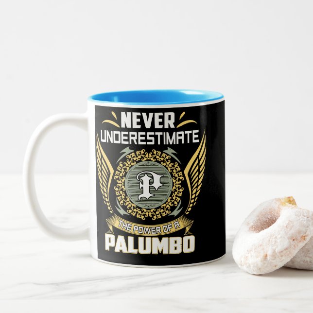 Caneca De Café Em Dois Tons Never Underestimate The Power Of A Palumbo (Com Donut)