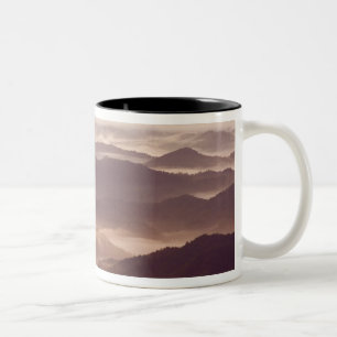 Caneca De Café Em Dois Tons Névoa matinal no sul dos Apalaches