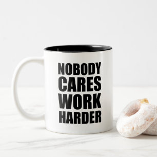 Caneca De Café Em Dois Tons Ninguém Liga Trabalhe Mais Arduamente Presente de