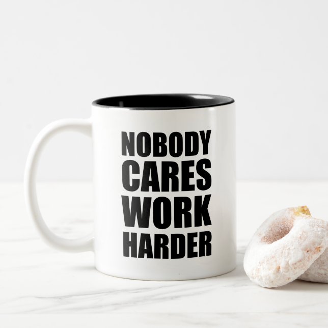 Caneca De Café Em Dois Tons Ninguém Liga Trabalhe Mais Arduamente Presente de  (Com Donut)