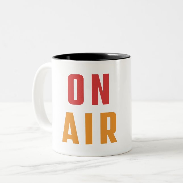 CANECA DE CAFÉ EM DOIS TONS NO AR (Frente Esquerda)