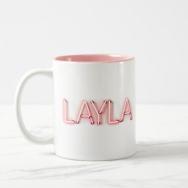 Caneca De Café Em Dois Tons Nome de Layla em luzes néon brilhantes novidade (Esquerda)