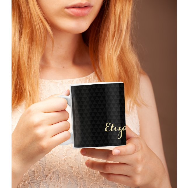 Caneca De Café Em Dois Tons Nome Personalizado de Chic de Script Dourado Elega (Modern Black Elegant Gold Script Chic Custom Name Two-Tone Coffee Mug)