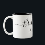 Caneca De Café Em Dois Tons Nome Personalizado do Bridesmaid do Script Elegant<br><div class="desc">Roteiro Elegante Bridesmaid Mug. Apresenta a moda e a fonte do script na moda,  personalize com o nome da bridesmaid.</div>