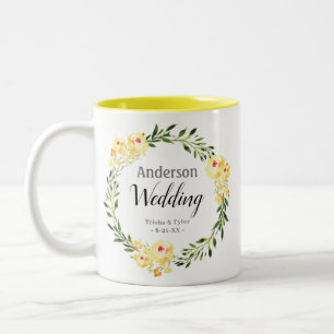 Caneca De Café Em Dois Tons Nomes e Data Flores Amarelas de Aquarela Casamento
