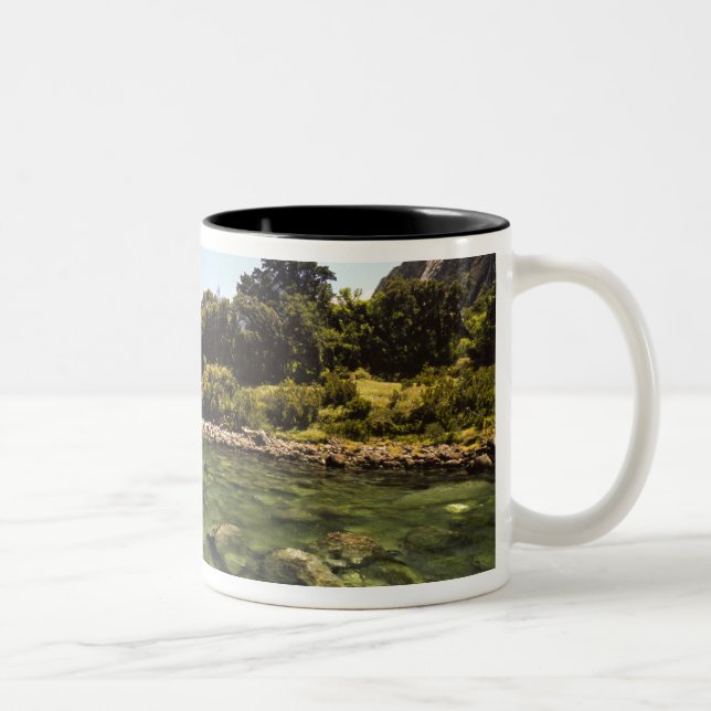 Caneca De Café Em Dois Tons Nova Zelândia, Miter Peak e Bowen River entrando (Direita)