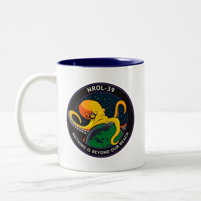 Caneca De Café Em Dois Tons NROL-39 Missão Patch Mug (Esquerda)