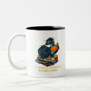 Caneca De Café Em Dois Tons num mundo de livreiros, seja um dragão de livros 