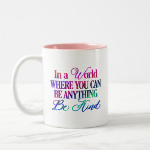 Caneca De Café Em Dois Tons Num mundo onde você pode ser qualquer coisa. Seja