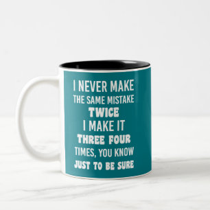Caneca De Café Em Dois Tons Nunca Começo O Mesmo Erro. Sarcástico engraçado