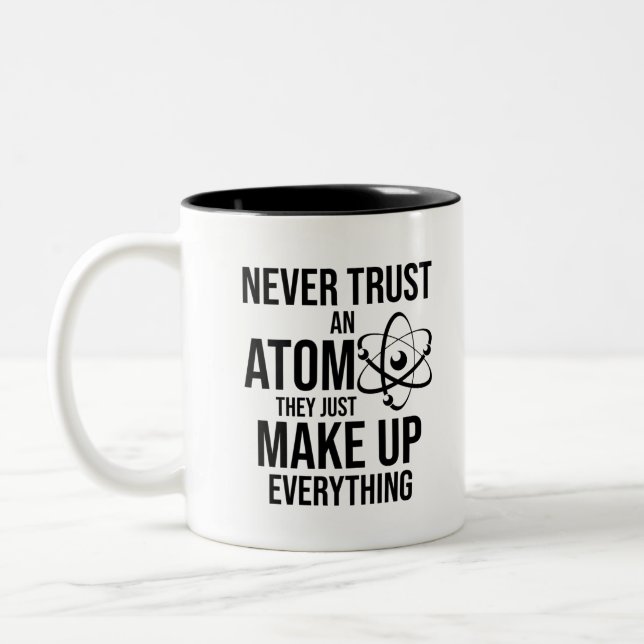 Caneca De Café Em Dois Tons Nunca confiar em um Atom (Esquerda)