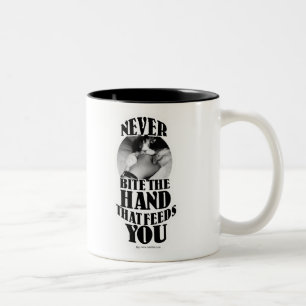 Caneca De Café Em Dois Tons Nunca morda essa mão, clica e diversão