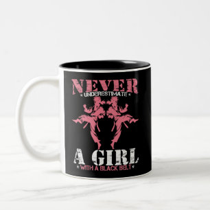 Caneca De Café Em Dois Tons Nunca Subestime Uma Garota Com Cinto Preto
