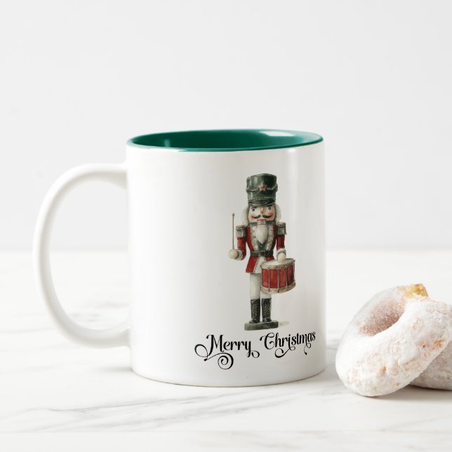 Caneca De Café Em Dois Tons Nutcracker de Natal em Aquarela Elegante (Com Donut)
